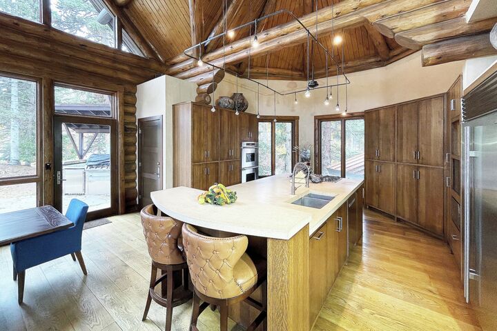 6 Bdrm 6.5 Bath HT - Kitchen