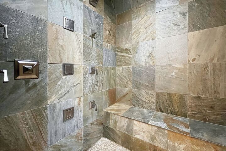 6 Bdrm 6.5 Bath HT - Master Ensuite Bathroom