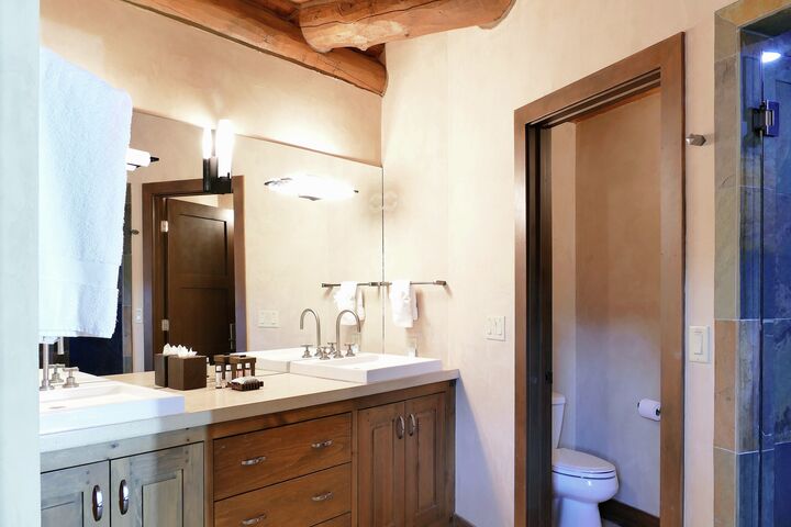 6 Bdrm 6.5 Bath HT - Ensuite Bathroom
