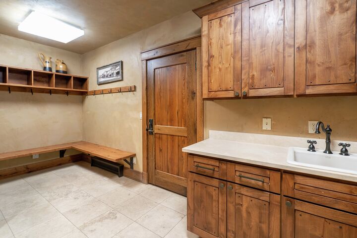 5 Bdrm 5.5 Bath HT - Mud Room