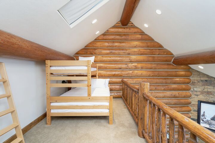 6 Bdrm 6.5 Bath HT - Master Bedroom Loft
