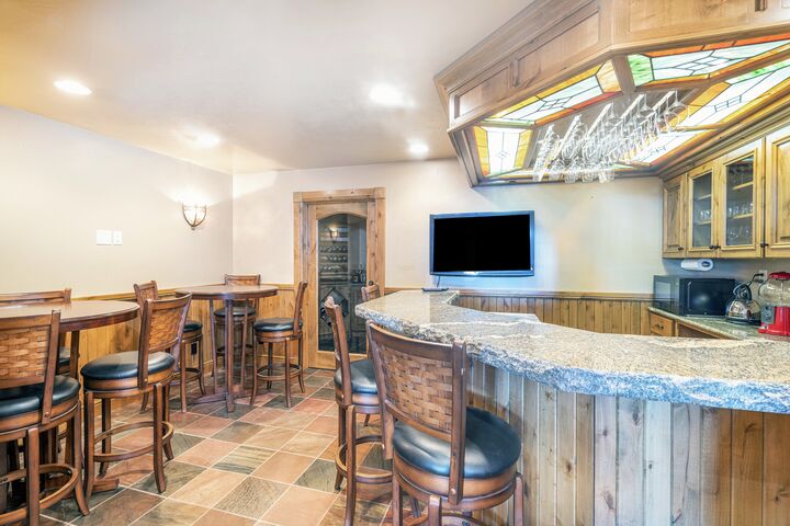 6 Bdrm 6.5 Bath HT - Game Room Bar