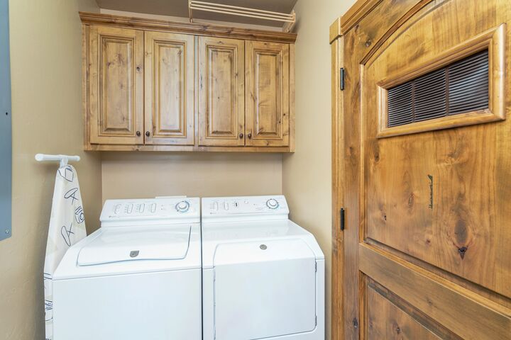 6 Bdrm 6.5 Bath HT - Laundry Room
