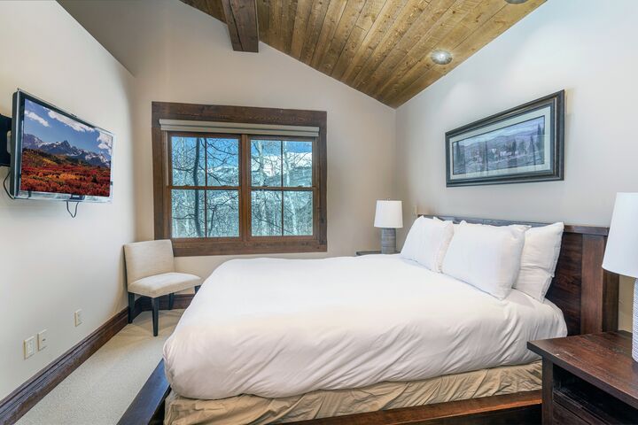 7 Bdrm 7.5 Bath HT - Bedroom