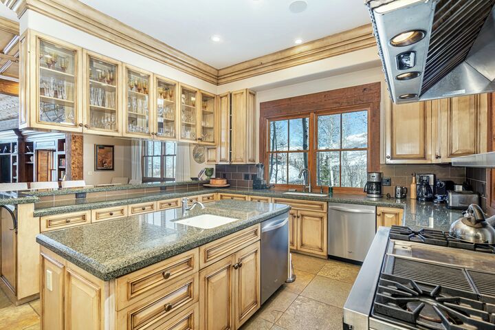 7 Bdrm 7.5 Bath HT - Kitchen