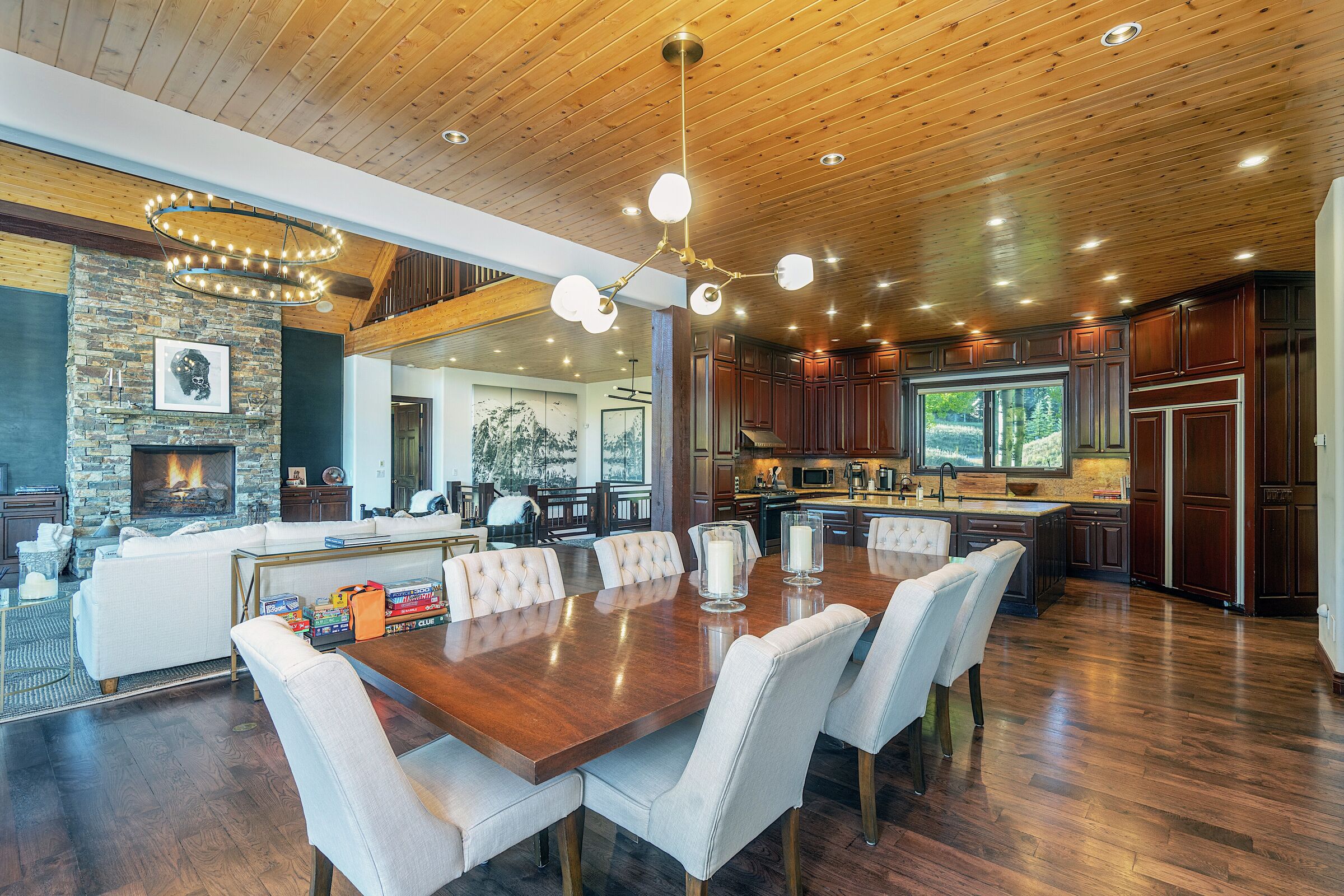 Dining Area & Kitchen
