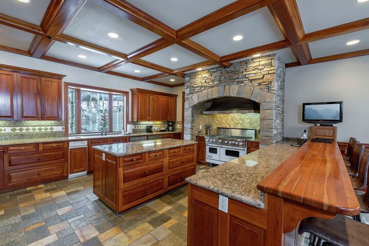 6 Bdrm 8 Bath HT - Kitchen