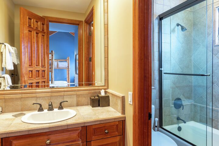 6 Bdrm 8 Bath HT - Ensuite Bathroom