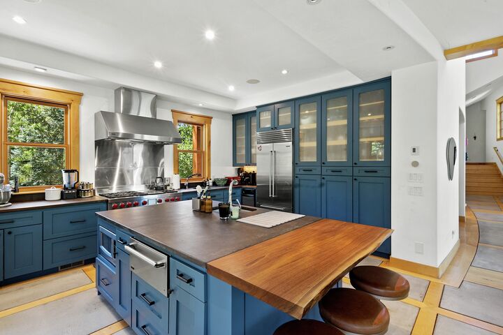 5 Bdrm 5.5 Bath HT - Kitchen