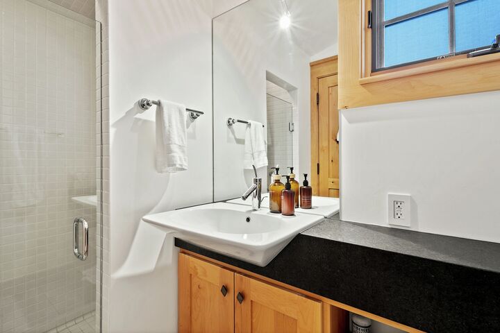 5 Bdrm 5.5 Bath HT - Bathroom