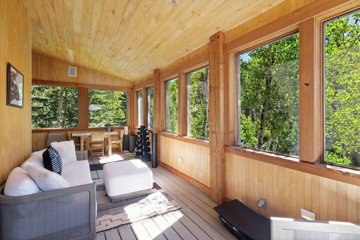 5 Bdrm 5.5 Bath HT - Sun Room