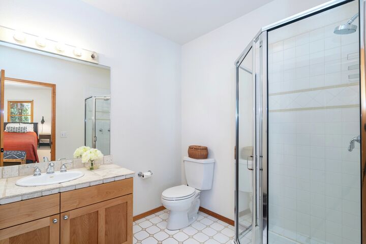 4 Bdrm 4.5 Bath HT - Ensuite Bathroom