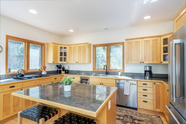4 Bdrm 4.5 Bath HT - Kitchen