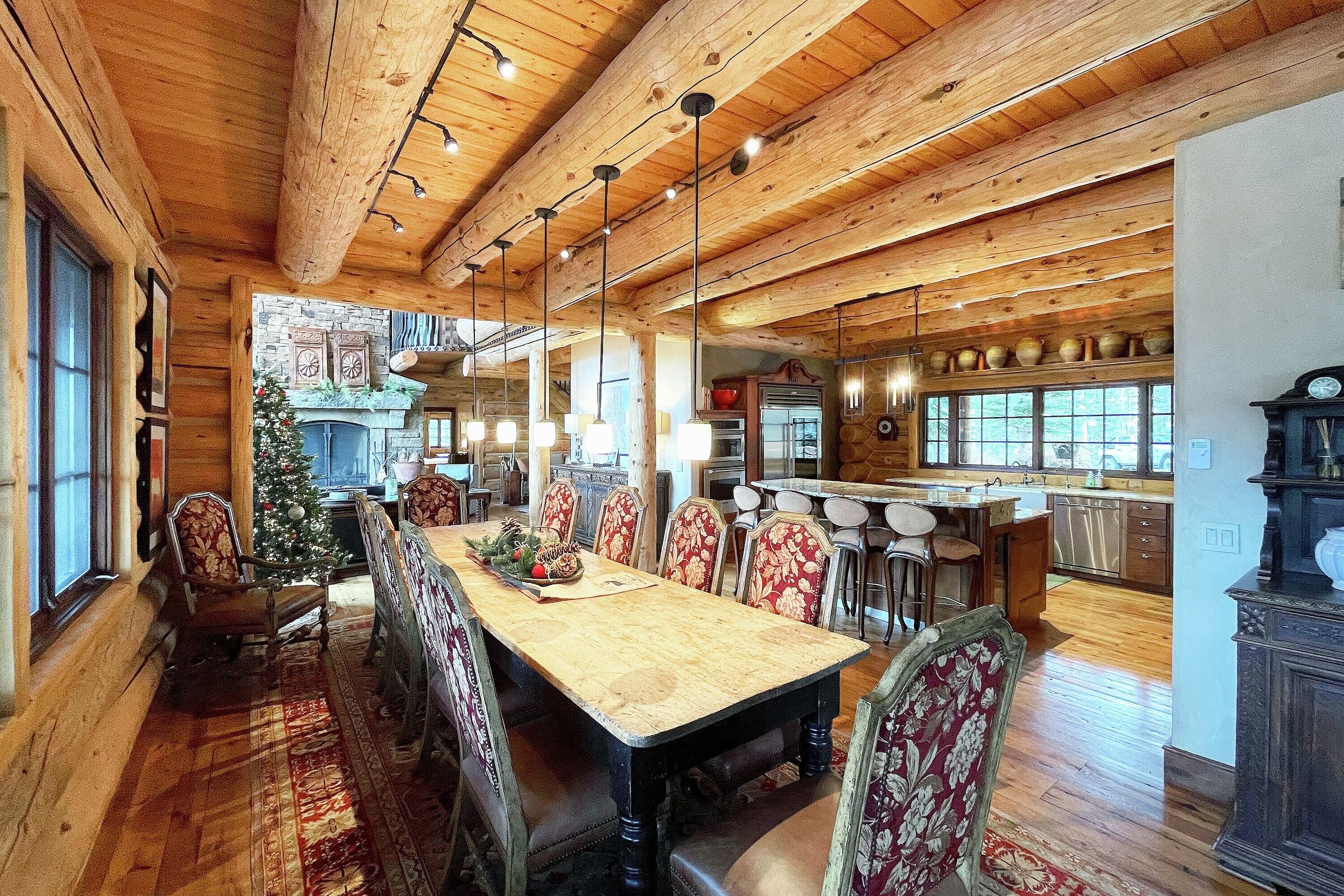 Dining Area & Kitchen