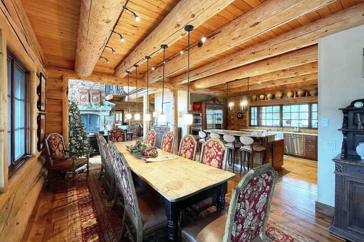 7 Bdrm 7 Bath HT - Dining Area & Kitchen