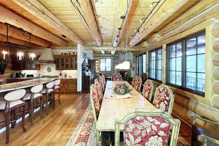 7 Bdrm 7 Bath HT - Dining Area & Kitchen