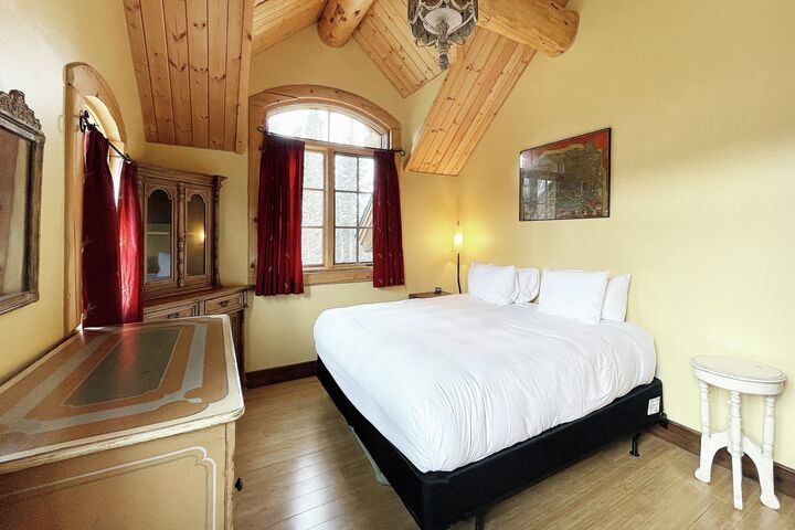 7 Bdrm 7 Bath HT - Caretaker Unit Bedroom