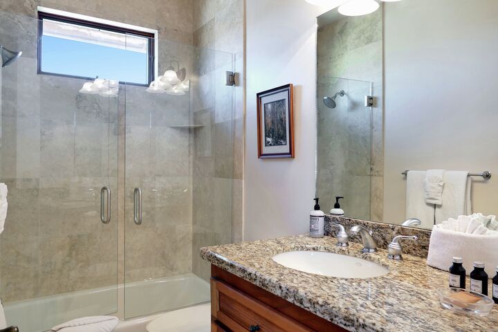 5 Bdrm 4.5 Bath HT - Bathroom