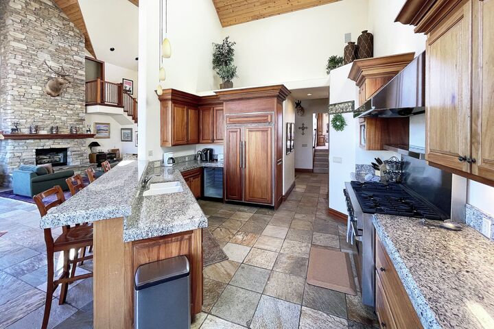 5 Bdrm 4.5 Bath HT - Kitchen