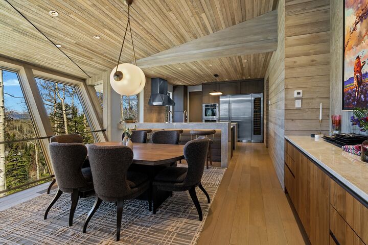 Dining Area & Kitchen