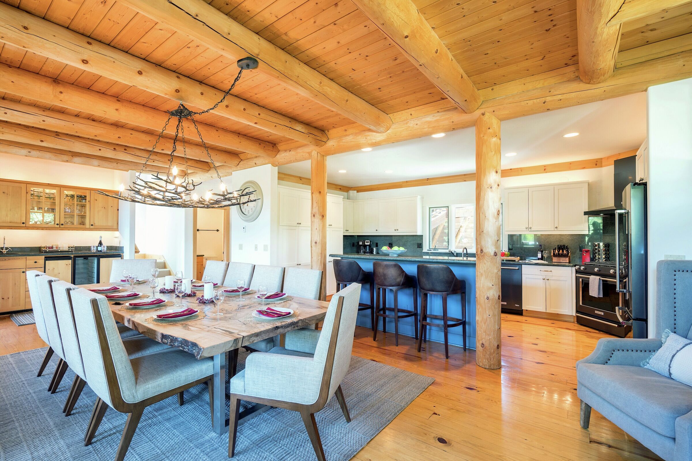 Dining Area & Kitchen