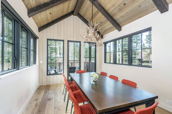 4 Bdrm 3.5 Bath - Dining Area