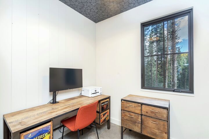 4 Bdrm 3.5 Bath - Office Area