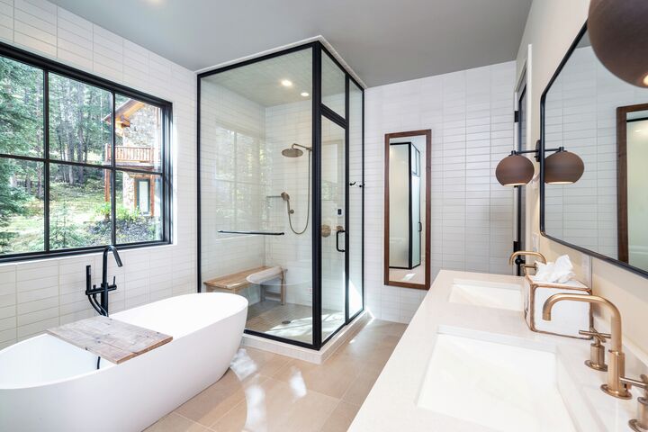 4 Bdrm 3.5 Bath - Master Ensuite Bathroom