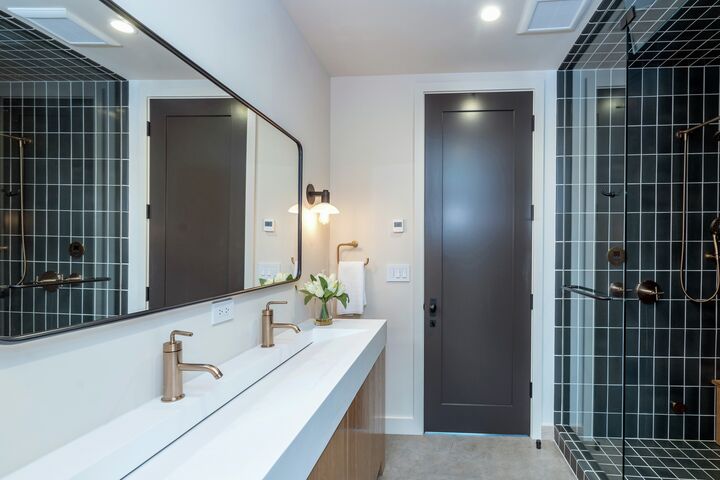 4 Bdrm 3.5 Bath - Ensuite Bathroom