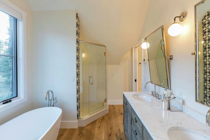4 Bdrm 4.5 Bath HT - Ensuite Bathroom