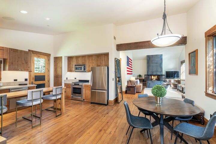 Apartment Dining Area & Kitchen