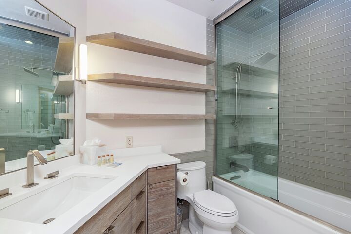 4 Bdrm 4.5 Bath HT - Ensuite Bathroom