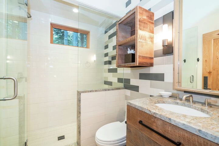 3 Bdrm 3 Bath HT - Ensuite Bathroom