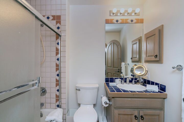 4 Bdrm 4.5 Bath - Ensuite Bathroom