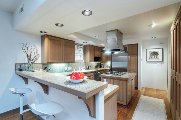 4 Bdrm 4.5 Bath - Kitchen