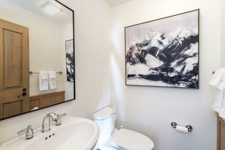 4 Bdrm 4.5 Bath - Bathroom