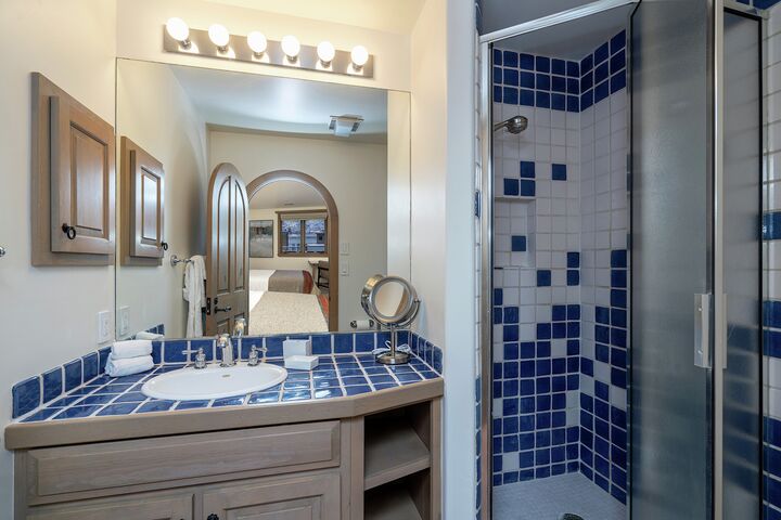 4 Bdrm 4.5 Bath - Ensuite Bathroom