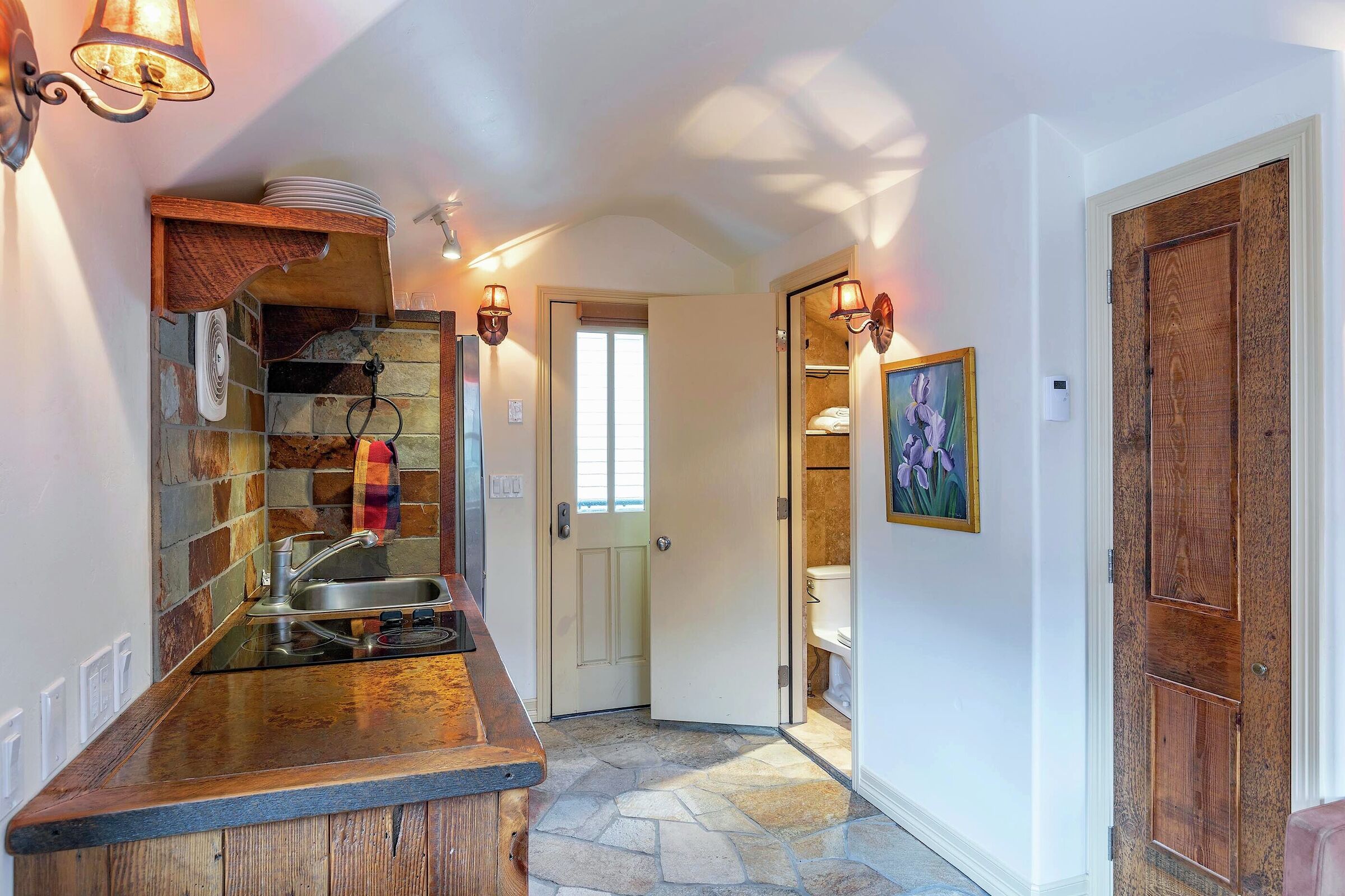 Guest House Kitchenette