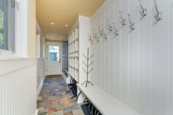 5 Bdrm 6 Bath  - Ski Storage