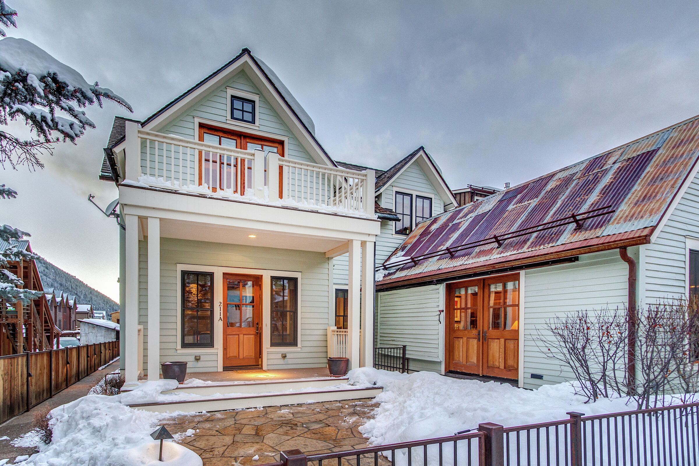 211A South Oak
