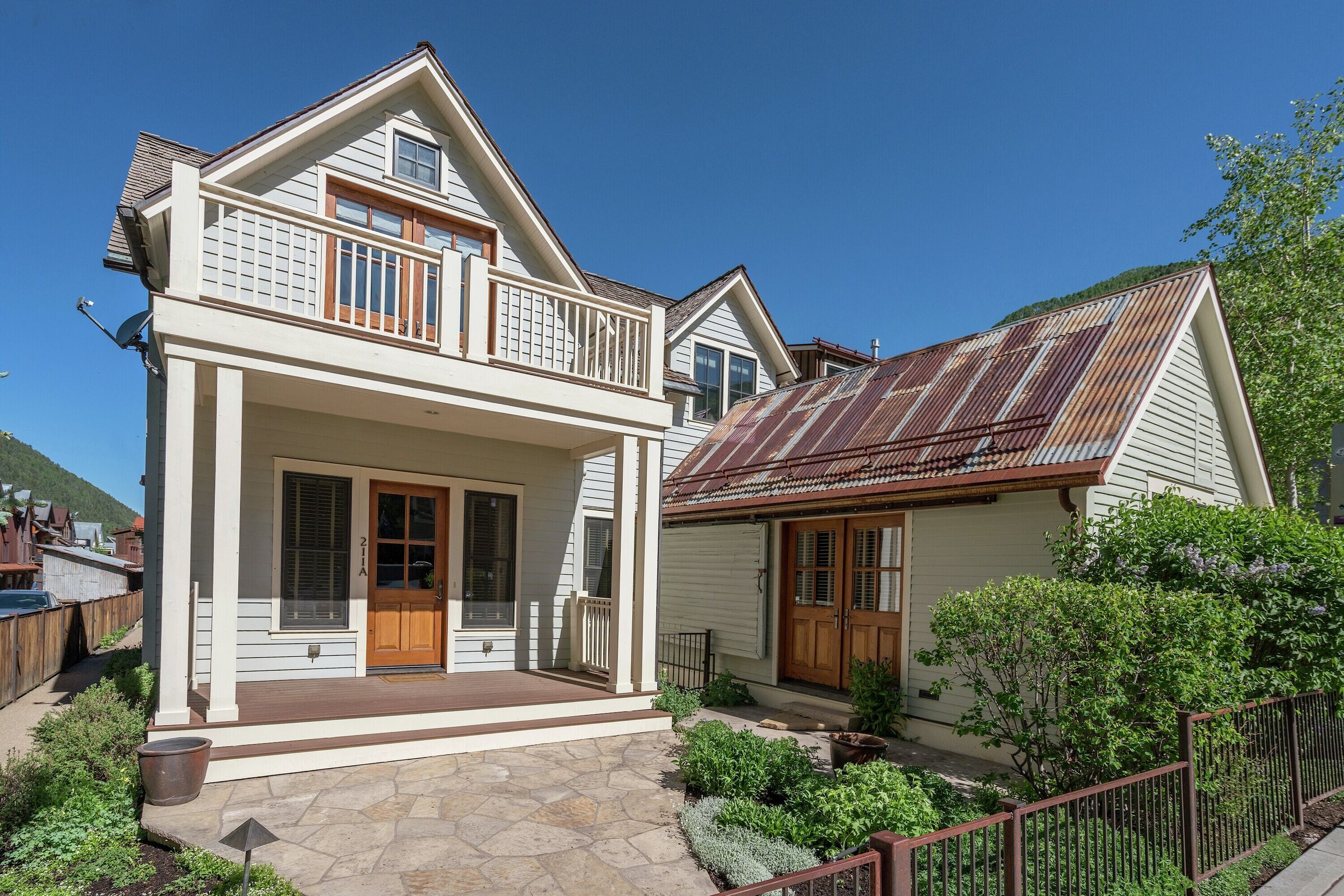 211A South Oak