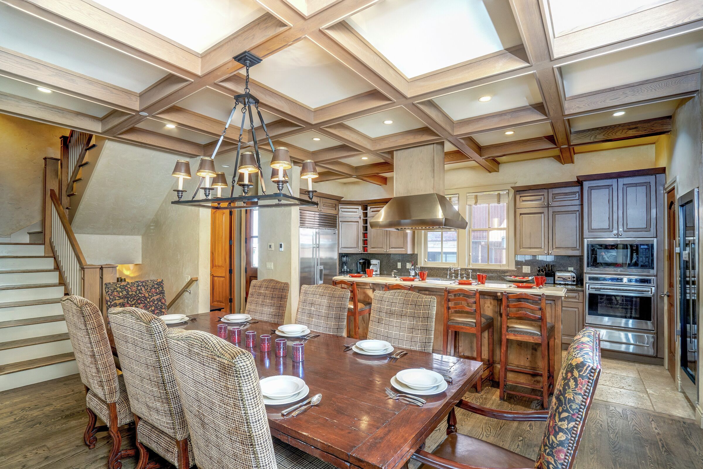 Dining Area & Kitchen