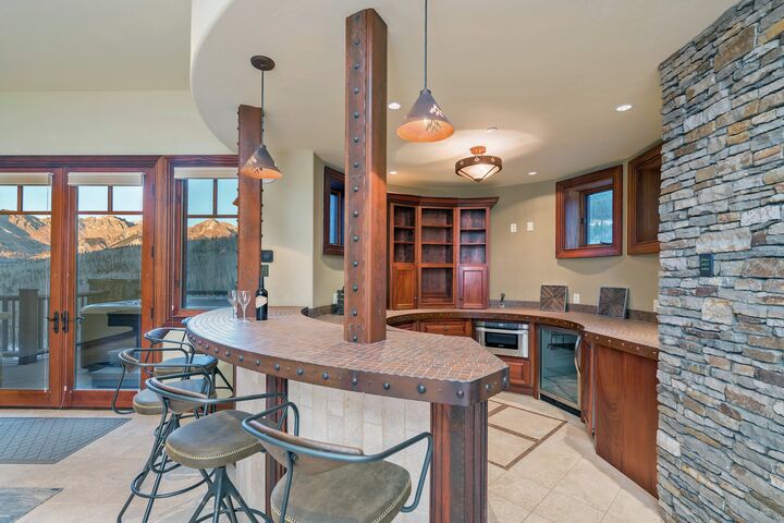 6 Bdrm 6.5 Bath HT - Family Room with Wet Bar
