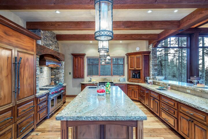 6 Bdrm 6.5 Bath HT - Kitchen