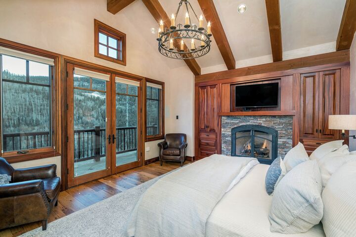 6 Bdrm 6.5 Bath HT - Master Bedroom
