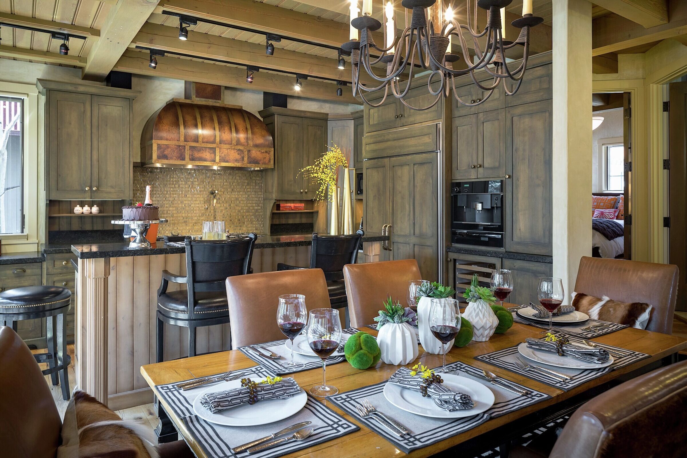 Dining Area & Kitchen