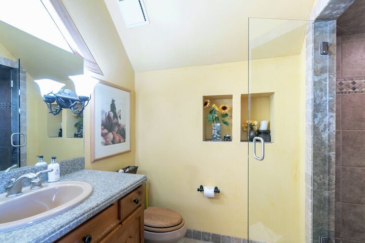 #101 - Loft Ensuite Bathroom