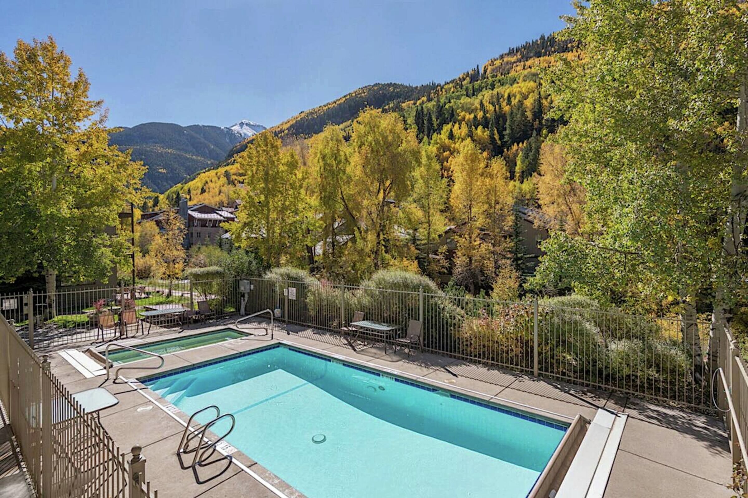 Outdoor Pool & Hot Tub