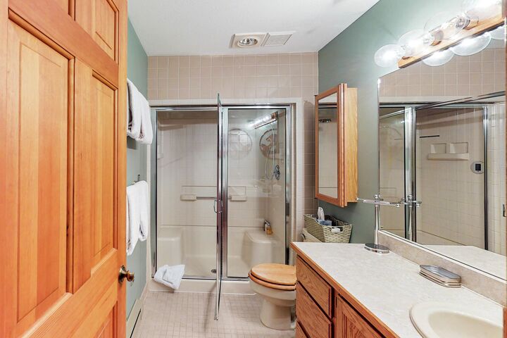 #C101 - Riverside Wren - Bathroom