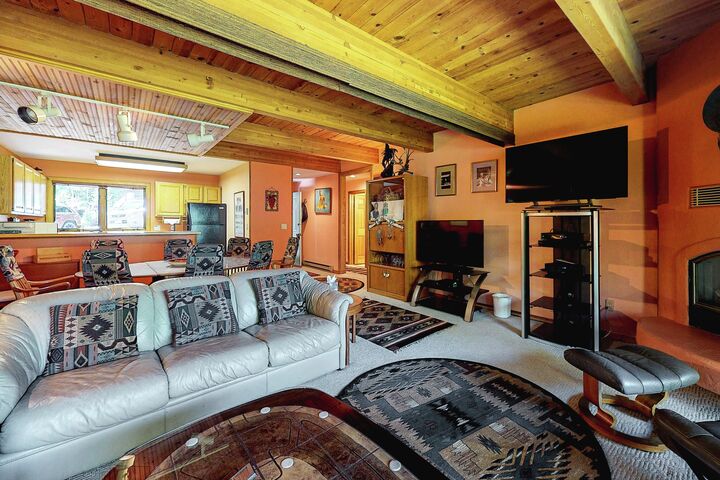 #C101 - Riverside Wren - Living Area